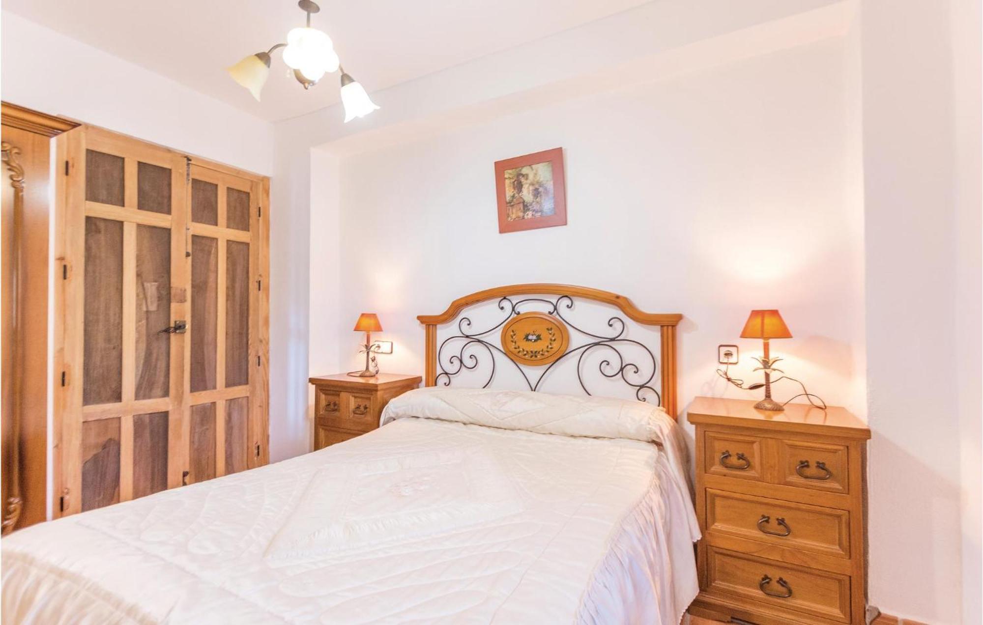 8 Bedroom Lovely Home In อิซนาฮาร์ ภายนอก รูปภาพ