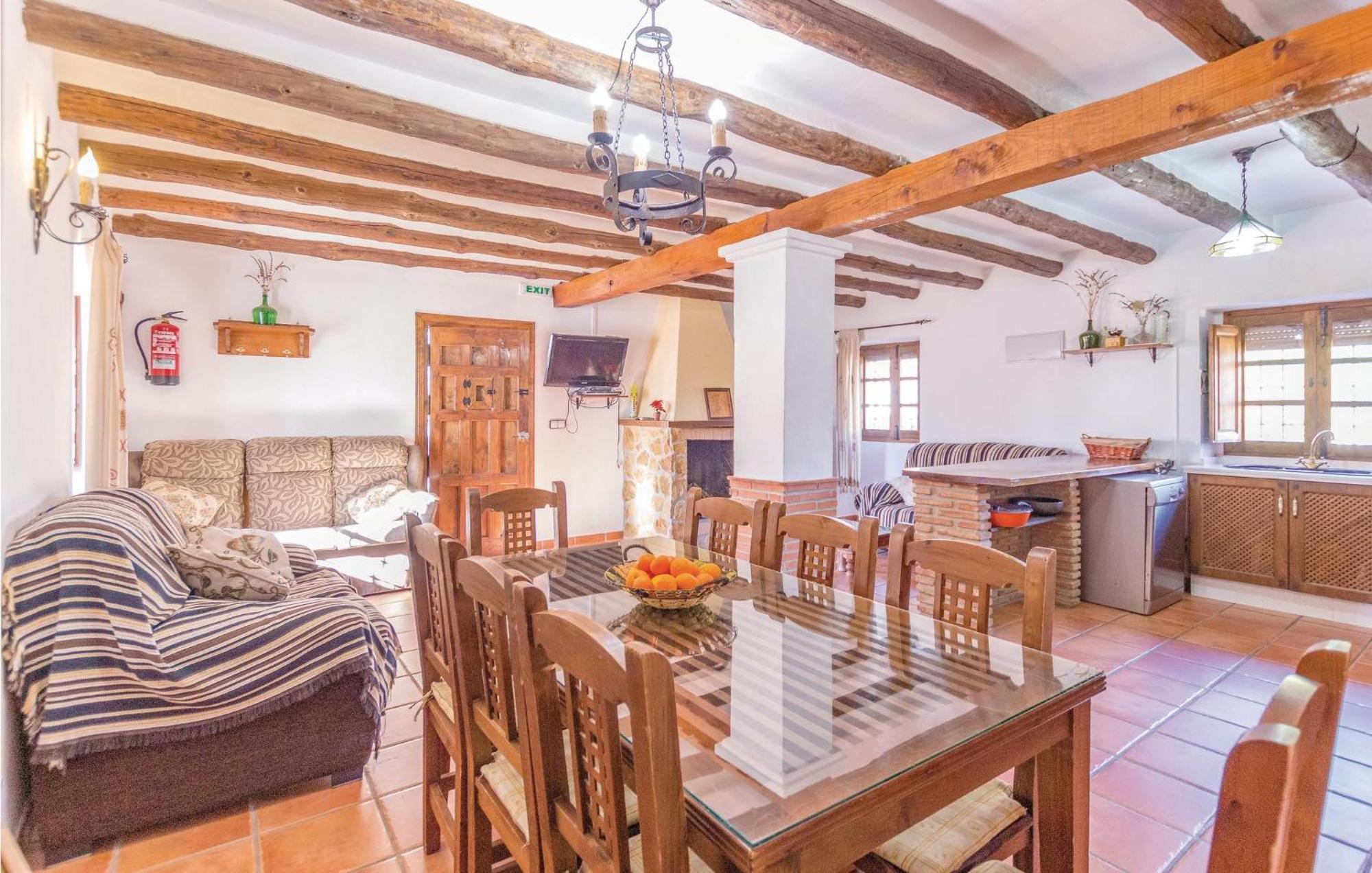 8 Bedroom Lovely Home In อิซนาฮาร์ ภายนอก รูปภาพ